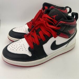 Nike Air Jordan 1 Mid Shoes Youth Size 1Y White Black Gym Red DQ8424-106